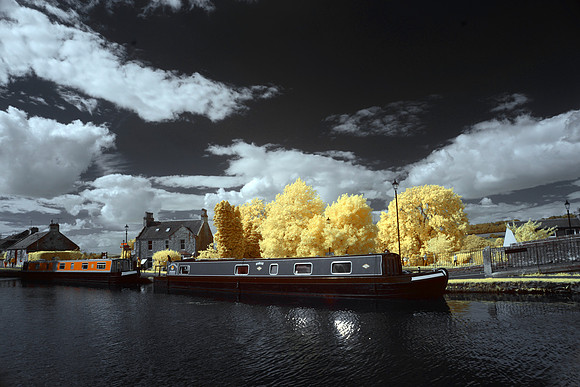 The Forth and Clyde canal Linlithgow, in infrared